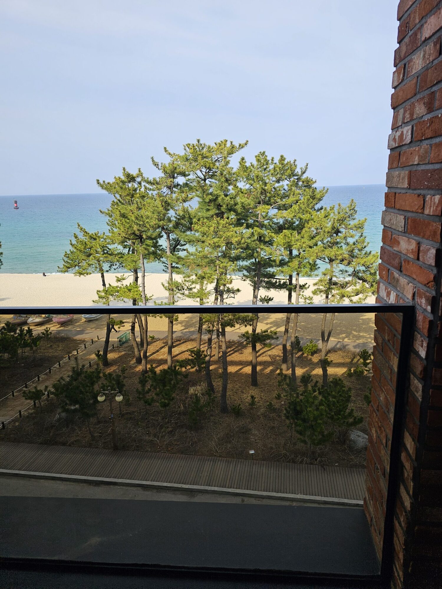 해변 바로 앞 숙소에서 바라본 풍경