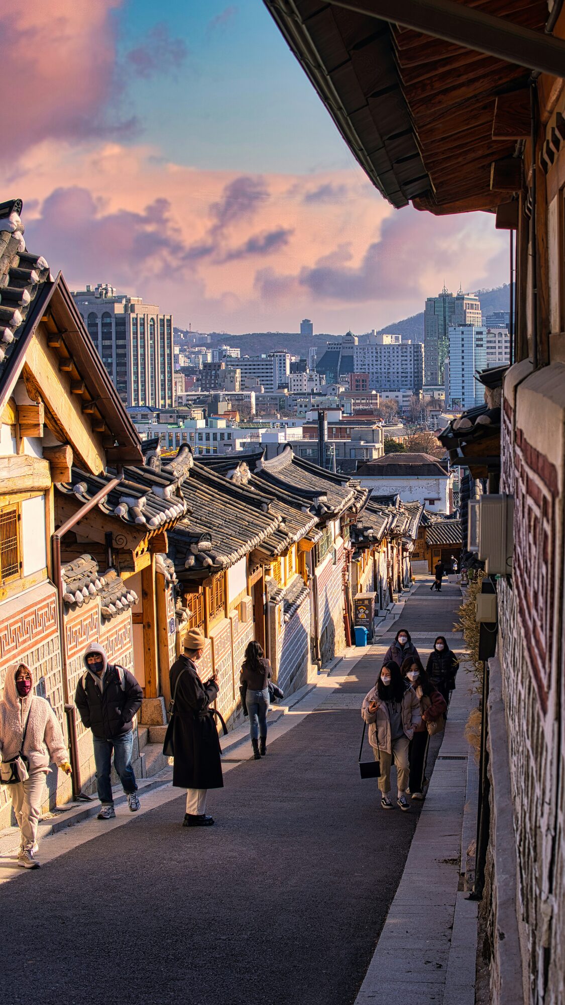 서울 북촌한옥마을의 전통 한옥 골목