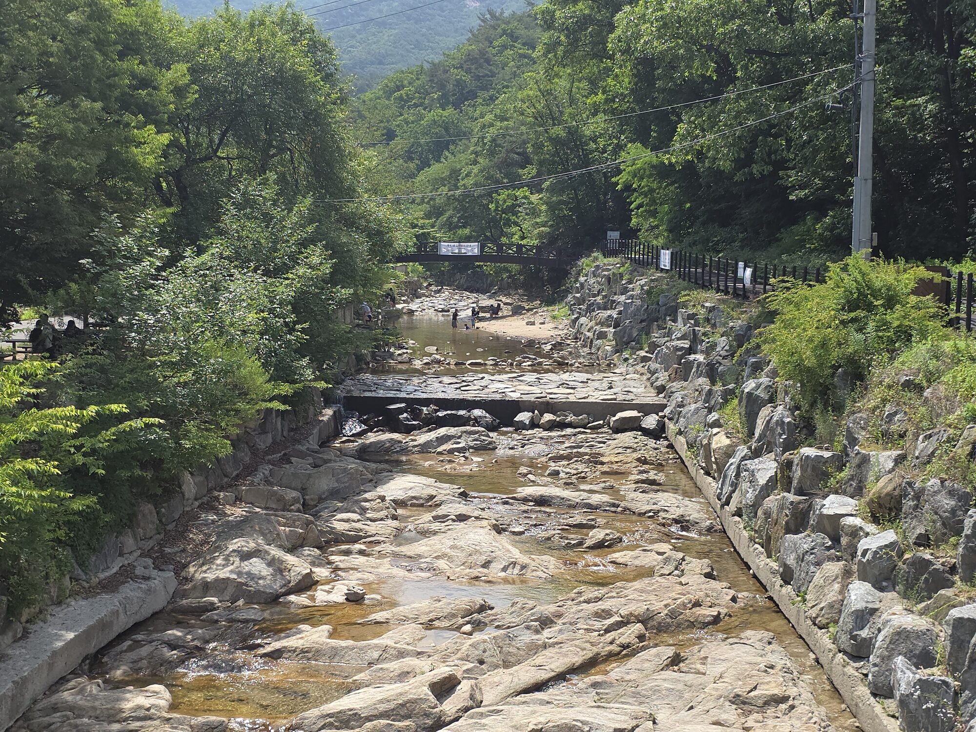 송추계곡 중간 지점의 한적한 풍경